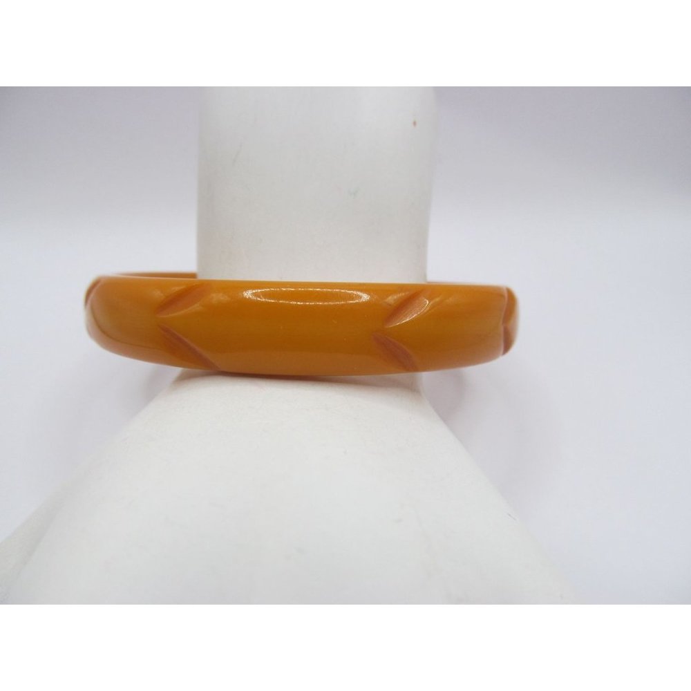 Vintage Carved Butterscotch Bakelite Bangle Bracelet - Picture 6 of 10